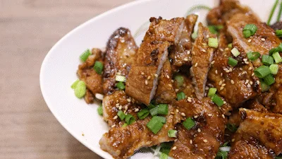 맛있게 구운 돼지고기 사진