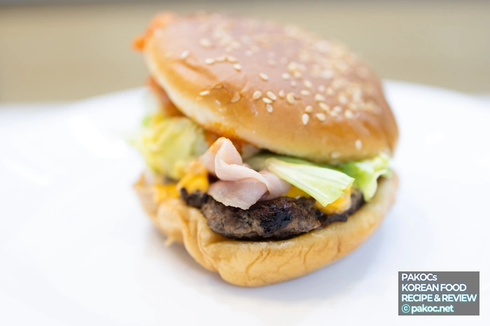 ビーフバーガー 油っぽいフライドパティ