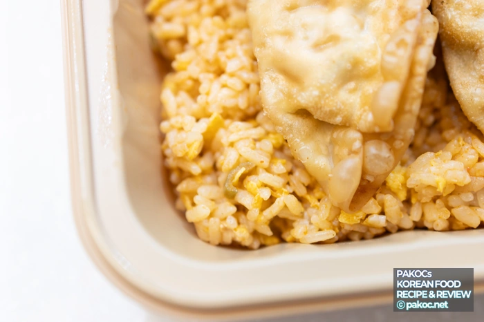 Foto de degustación de arroz frito con ramen