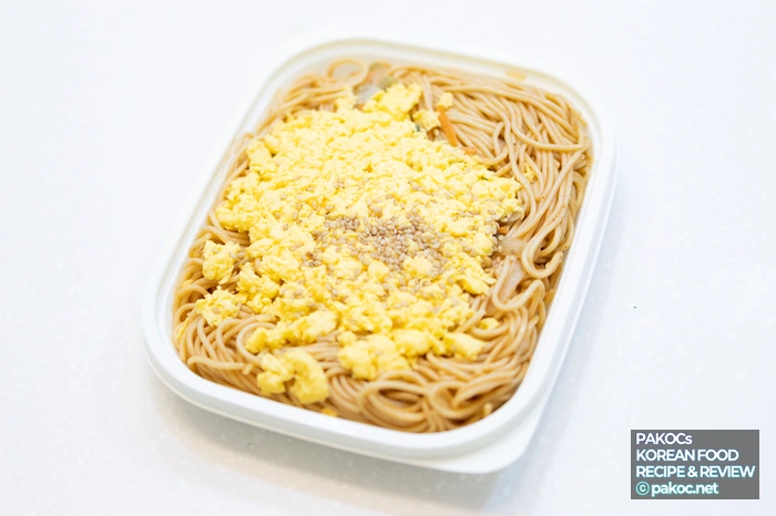 Foto de comparación de menú de ramen de sésamo