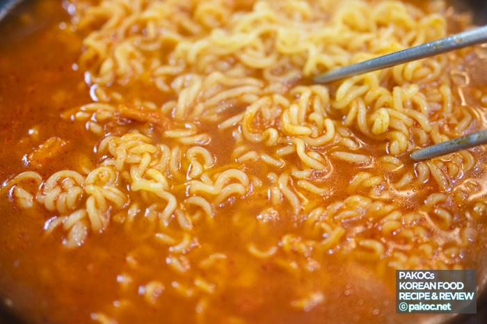 국물 시원한 김치찌개 라면