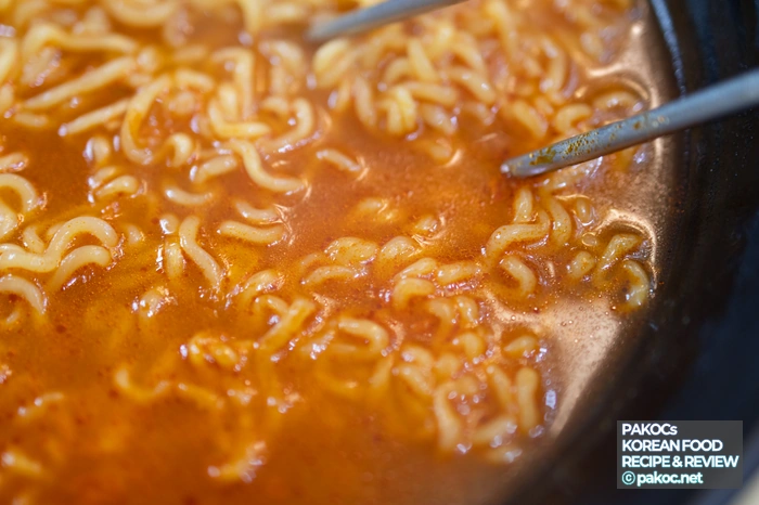 간편한 조리 과정 김치찌개