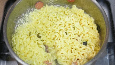 송탄식 부대짜글면 조리 과정