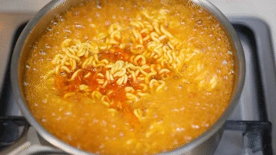 독특한 김치찌개 라면 구성