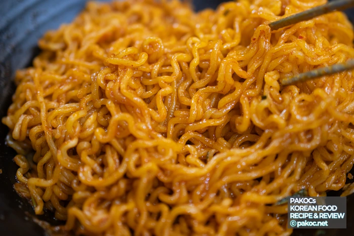신라면 김치볶음면 맛 조화