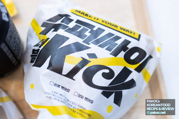 크고 묵직한 치킨 패티