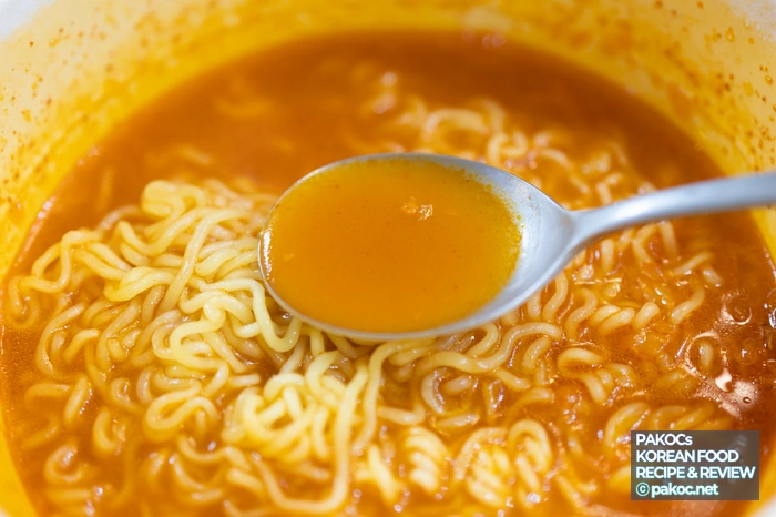 Explanation comparing cup ramen components