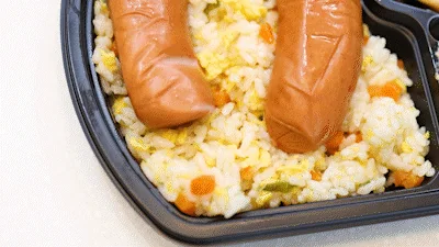 다양한 반찬 구성 편의점 도시락