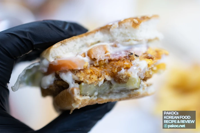 푸짐한 재료 사용한 버거