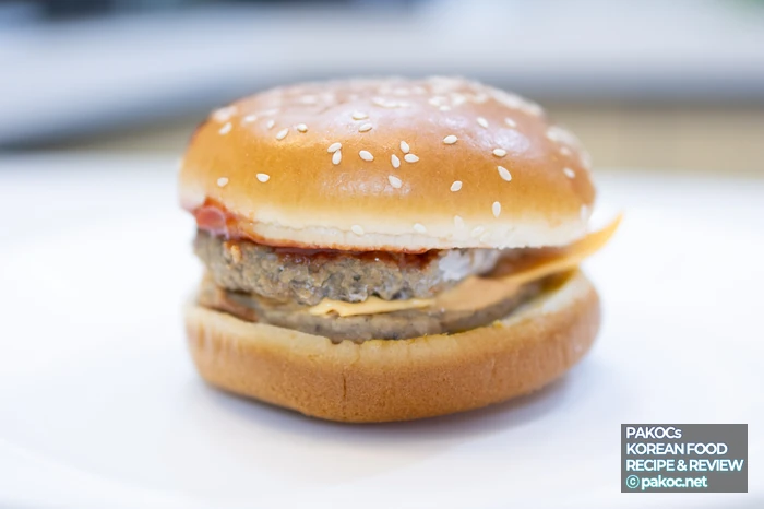 Ingredientes de pizza con cheddar y queso crema