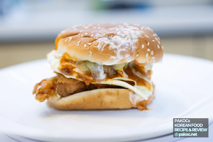 Convertir un plato de hotel de cocina china en hamburguesa