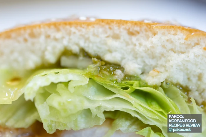 肉汁たっぷりのバーガー写真