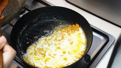 Preparing a clean frying pan