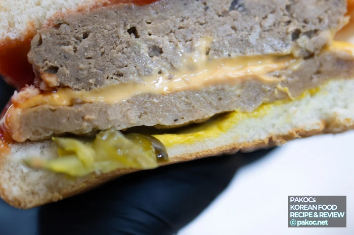 Características de una hamburguesa con cheddar de sabor intenso