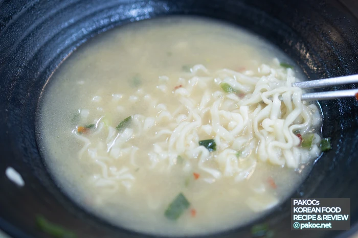 鶏カルグクスのコンビニ販売情報