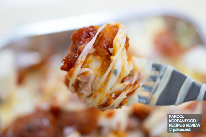 El placer de comer un pan de hamburguesa suave