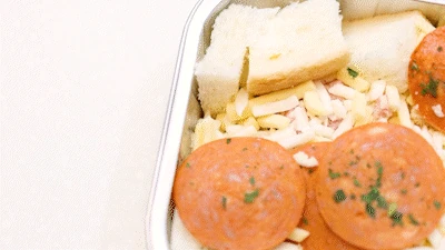 Características de comida lista con motivo de Snoopy