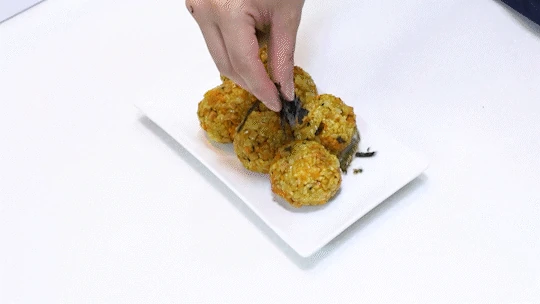 김가루 주먹밥 토핑 사진