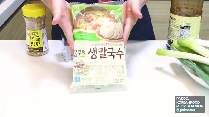 Adjusting the dipping sauce flavor with black pepper