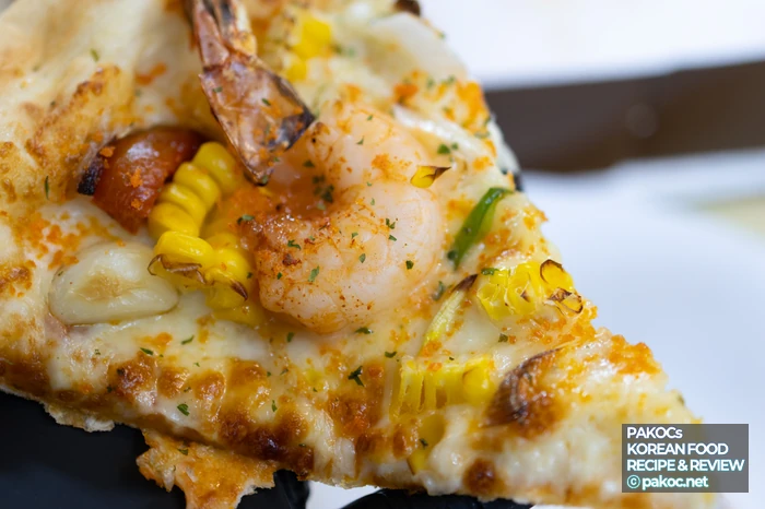 Savory cheese pizza combination