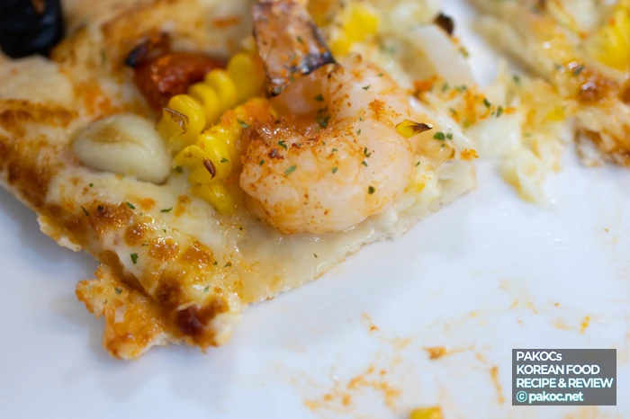 Consumer review pizza features