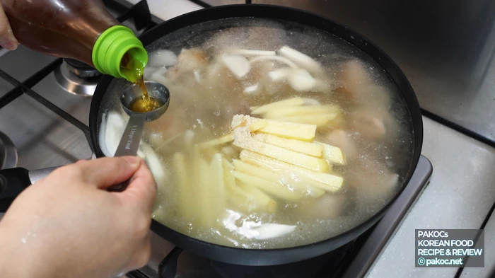 Make your one-chicken kalguksu your own