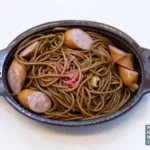 【韓国】セブンイレブン ソーセージ焼きそば弁当 実食レビューと評価 13_일본-편의점-음식-경험