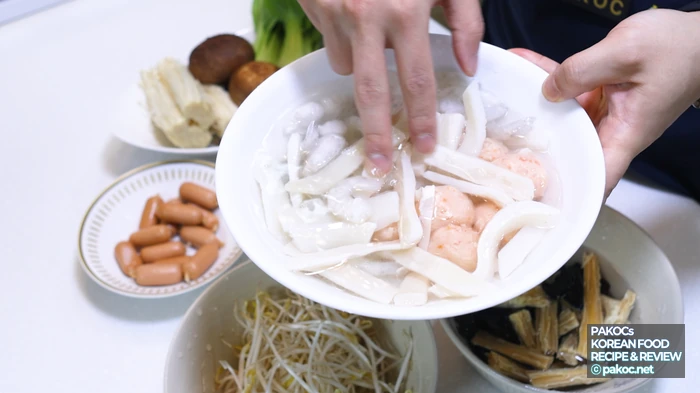 Using black sesame as a topping
