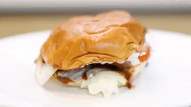 샌드위치 버거 특징 강조