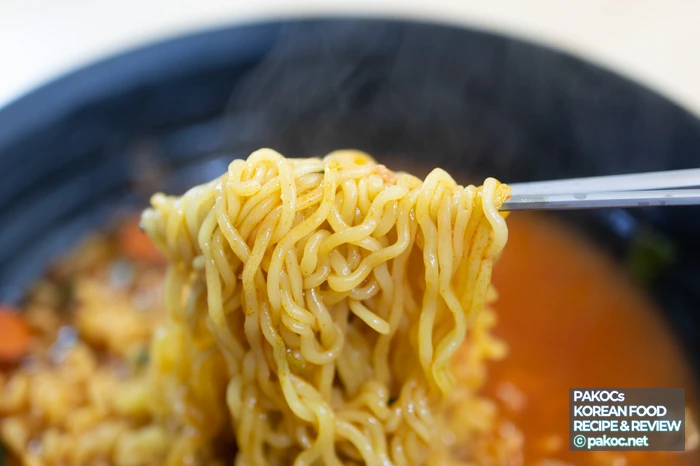 부대찌개면 조리 과정 이미지