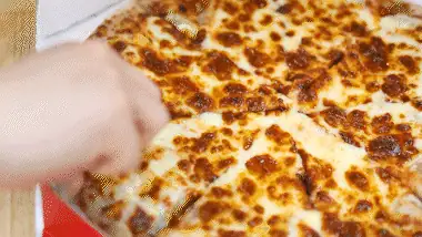 ブランド再ポジショニングを象徴するピザ