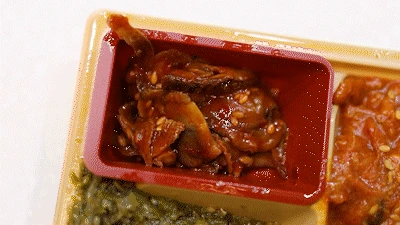 ソースをご飯に混ぜる