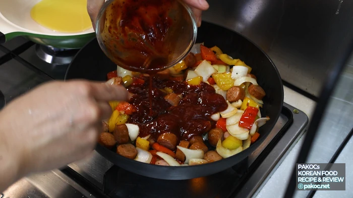 맛있는 야채볶음 덮밥 사진