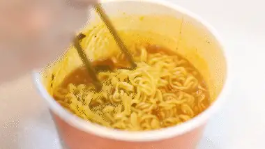 カップ麺の電子レンジ調理法の説明