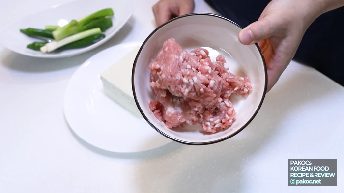 豆板醤の合わせ調味料を加熱する様子