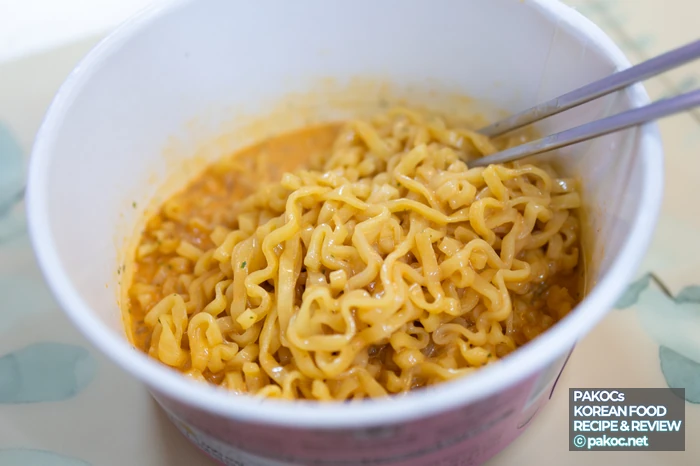 매콤한 불닭 맛 강조 이미지