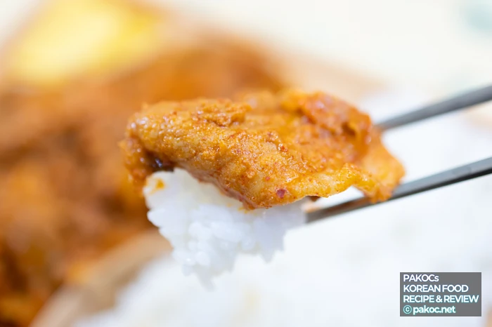 Foto de mukbang con táper de tienda de conveniencia