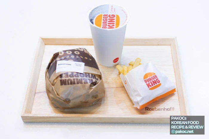 チキンとビーフを組み合わせたバーガー