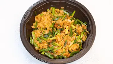 Chive bibimbap composition in detail