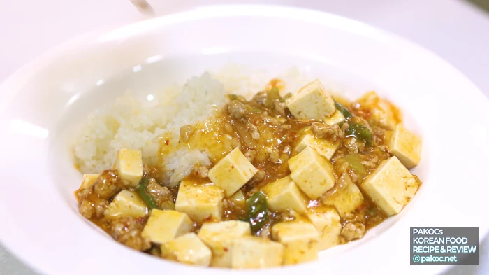 ご飯にのせた麻婆豆腐