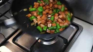 Rice-stealing kkwari-gochu side dish