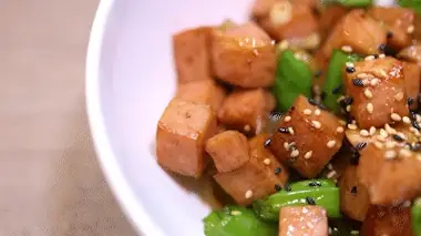 Stir-frying onion until golden