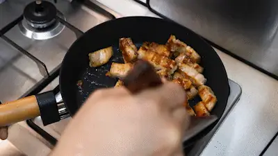삼겹살 기름 걷어내기