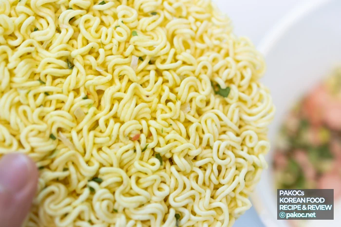 Producto de la colaboración de budae jjigae con Emart24