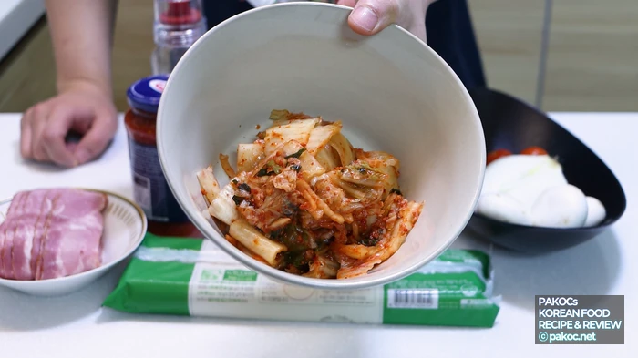 Bringing out the toasty flavor of stir-fried kimchi