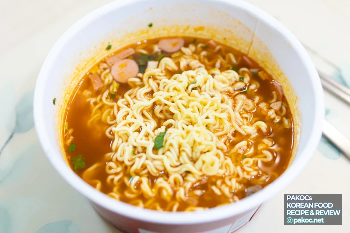 Rasgos de sabor del budae jjigae en vaso