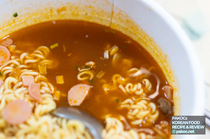 Recomendación del vaso de budae jjigae como comida rápida