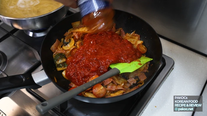 Kimchi tomato spaghetti ingredients