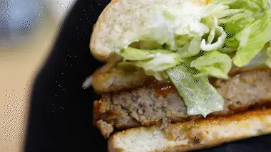甘い風味が調和したバーガー