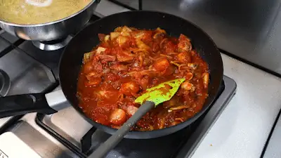 The secret to getting the tomato sauce just right